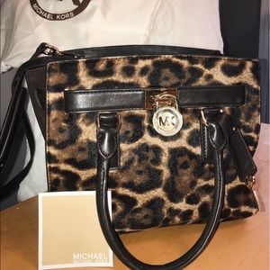 RARE MICHAEL KORS SATCHEL BAG! SUPER TRENDY 💫